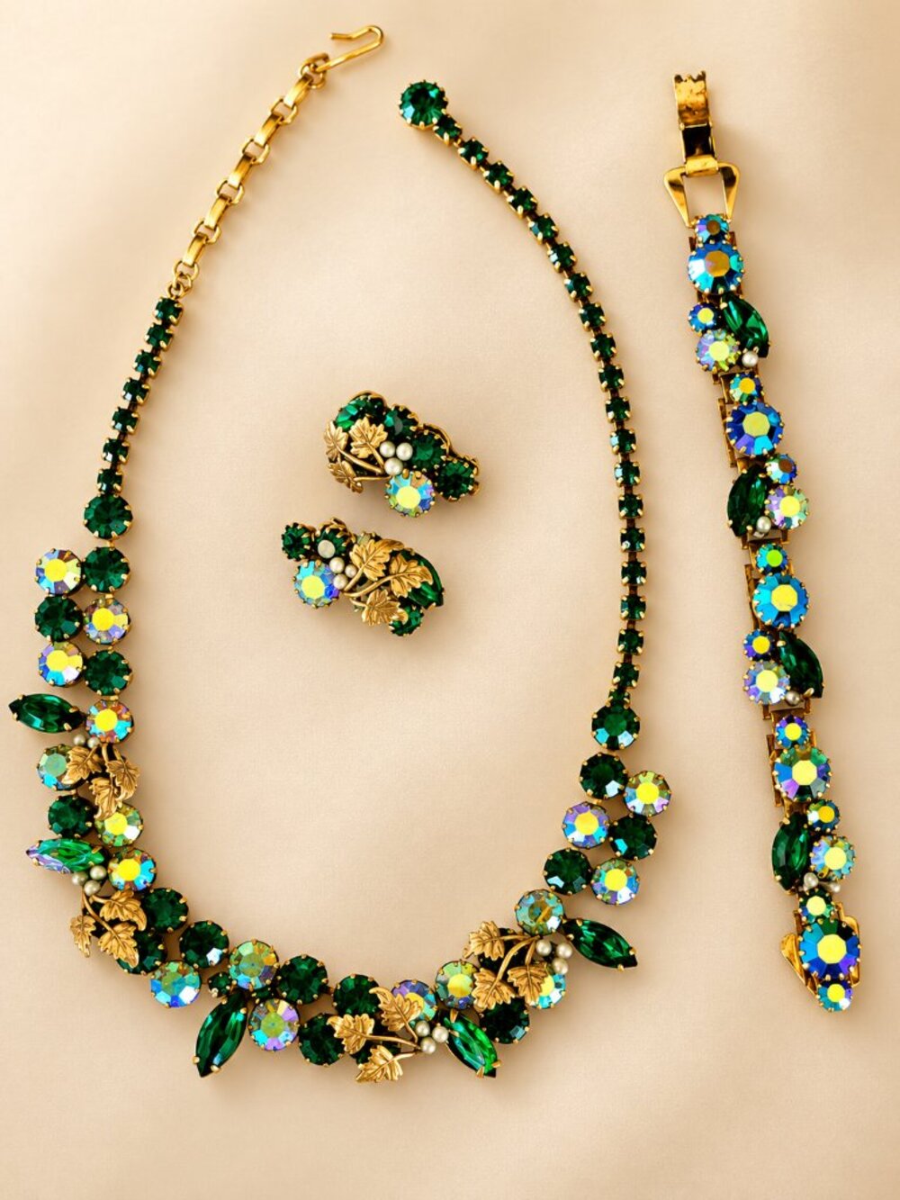 Vintage Emerald Green Rhinestone Parure – Necklace, Bracelet & Clip Earrings Set